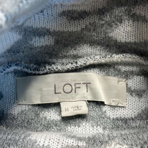 Ann Taylor Loft Grey and White Mock Neck Leopard Sweater, size Medium - Picture 3 of 11